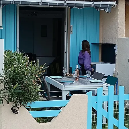 Maisonnette Face A L'etang Leucate